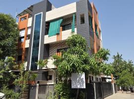 2 BHK All AC Rooms Solapur Home Stay By Stay Nestura, hotel i Solapur