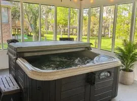Lakefront Cabiin, Hot Tub, Private Lake Access