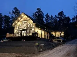 Luxury Black Hills Chalet with Hot Tub Near Mount Rushmore, Keystone SD