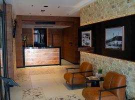 Hotel Central, hótel í Inđija