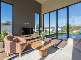 Lotus Villas and Suites, hôtel à Gerakini