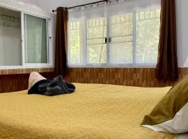 Spacious 1br White House