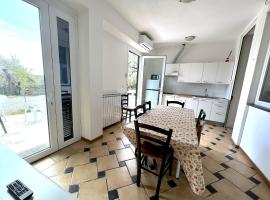 Villa Daria a 2 Km dal mare golfo del Tigullio, hotel em Chiavari