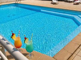 Appartement Charme Vanille 2 chambres piscine parking Gosier proche plage, khách sạn ở Le Gosier