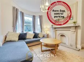 Luxury 5BR Villa I Central & Free Parking