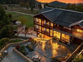Zhangjiajie JOY Hotel -New Hotel ,Avatar Mountain View, Walking Distance to the Middle Gate of Forest Park,Quite Entrance, Less Crowed & No Queue,Free well-prepared Breakfast,Free Self-Service Laundry & Drying, Attraction Tickets Serivce,Nice Host, hotel a Zhangjiajie