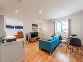 Spacious Well Lit Family Friendly Flat