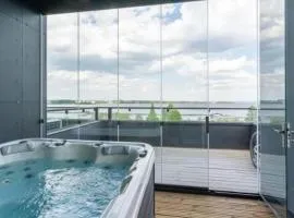 Luxurious Penthouse - Hot Tub & Sauna