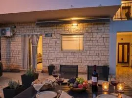 Apartment Fuzalo - Relax, BBQ & Outdoor Space by Villas Guide