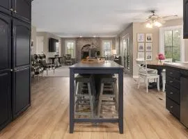 Private 20 Acre Estate with Party Barn - World Cup Stay