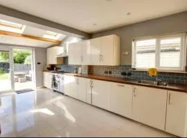 Spacious Family Home with garden, EV charger Gym