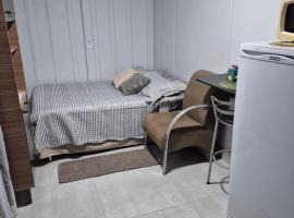 Refugio Stella Container - Aconchegante, Completo e Bem Localizado, hotelli kohteessa Brotas