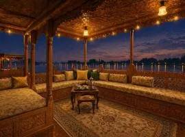 Imperial Group Of Houseboats