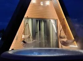 Hot Tub Paradise - Squirrel's House