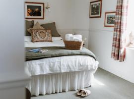 The Lugger Inn, hotel sa Weymouth