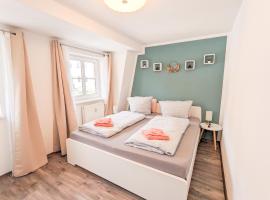 Urlaubsmagie - Ferienwohnung Hochgefühl - Gemeinschaftsgarten, Sauna & Saisonaler Pool, hotell i Sebnitz