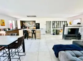 House with private pool near La Rochelle