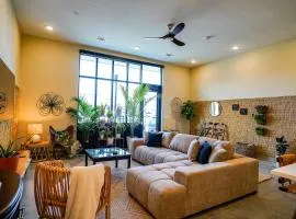 Jungle Jasper Suite - NEW Loft near Massachusetts!