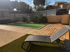 Beau Logement avec Piscine chauffée