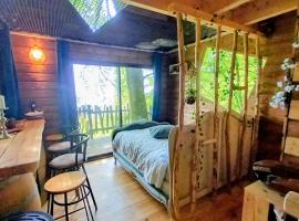 Cabane du Druide Domaine de Fangorn, hotel em Glux