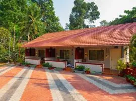 ELIVAAS Twisted Tree 1 - Room Suite with Shared Pool, Bar & Restaurant
