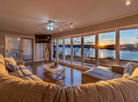Serenity Dock on Watts Bar Lake! Hot Tub and Patio