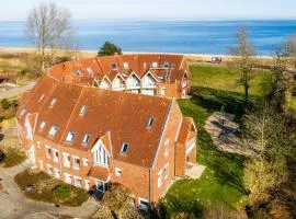 Terrassen-Fewo Seaside am Ostseestrand inkl Schwimmbad und Strandkorb