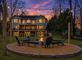 LKA Luxury Sandy Beach, Sauna, Hot Tub, Firepit, Hotel in Bumpass