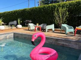 GITE 4 MN DE LA mer et cabourg, piscine, cheminée, table de ping pong, balançoire, khách sạn ở Varaville
