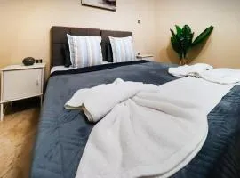 Jonathan Central Apartment