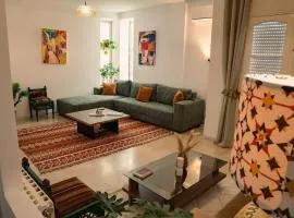 Appartement spacieux et chaleureux sur Hedi Nouira