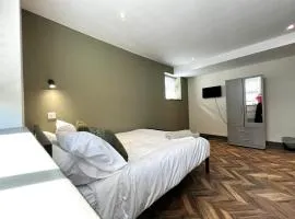 H02 Central Maidstone Ensuite Room, TV, Coffee facillites, 2 Shared Kitchens, Parking Options, Contractor Digs, Relocator, Flexible Stays