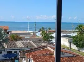 Apartamento em Jacaraípe com quarto climatizado