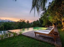Kandy Neela Weralu – hotel w mieście Haragama