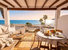 Frontline Sea View Apartment in MORAIRA with Terrace - 21 Steps to Beach, hotel i Moraira