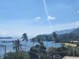 Casa em ilhabela com vista para o mar