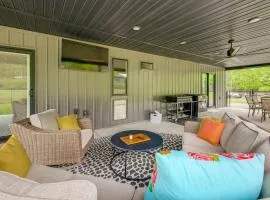Modern-Style Home w/ Patio, Near Greers Ferry Lake