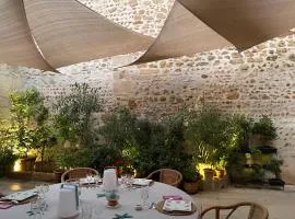 Suite de charme avec patio dans village