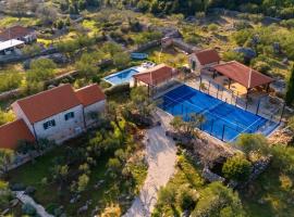 Villa Bliss Excelsior - Yoga, Tennis & Pool, Hotel in Gdinj