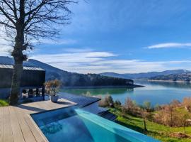 Moon Lake Bicaz - Casa Oia, khách sạn ở Buhalniţa