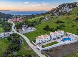 Iris good life mountain Apt, pool and beach 600m, hotel v mestu Taoutiet el Bioute