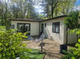 Chalet bij bos en meer in Zeeland Noord Brabant