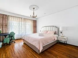 Comfortable 1BR Stay in Central Vancouver