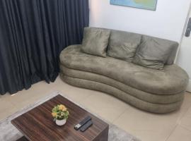 OD-V!CK'S POSH APARTMENTS, WUYE DISTRICT, WiFi, 24hr power, Smart tv, Security, Dstv, ξενοδοχείο στην Αμπούζα