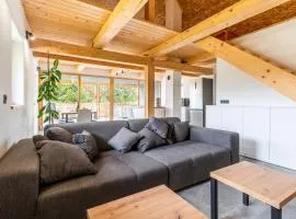 Evergreen Haven Apartment - Terrace & BBQ