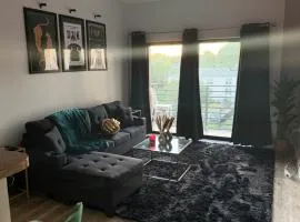 Modern Luxe Retreat FREE Parking King Beds