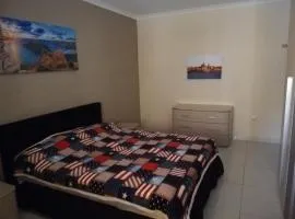 Modern room in prime area for beaches & nightlife! Fast & easy self-check-in