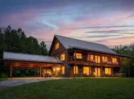 Pickleball - Hot Tub - River - Hike - 4 King Beds