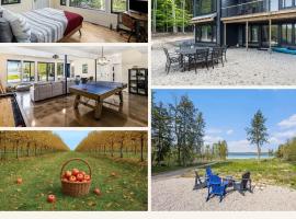 Kewadin में, होटल Torch Lake Blue 4BDR Beachfront House ➠ 2364