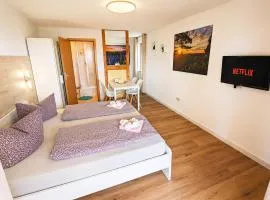 Urlaubsmagie - Ferienwohnung Sonnenfels -Mitten in der Natur mit Terrasse - S2